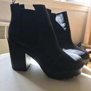 HM Divided heel booties